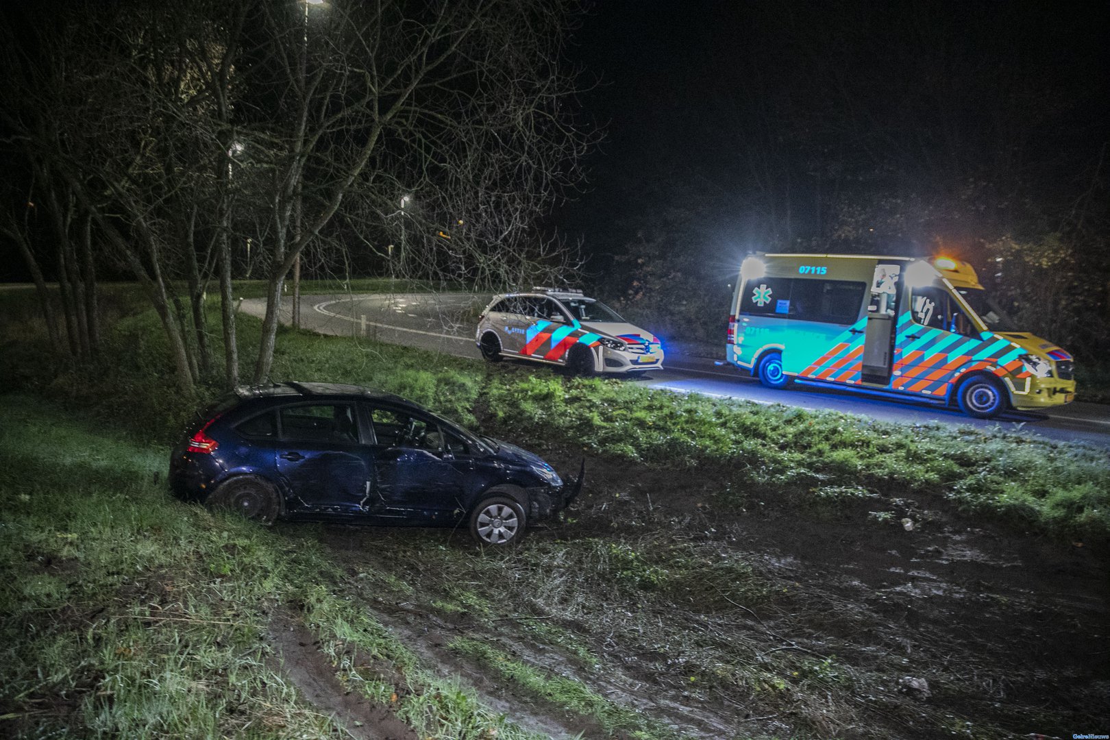 Auto crasht in Arnhem: bestuurder blijkt onder invloed