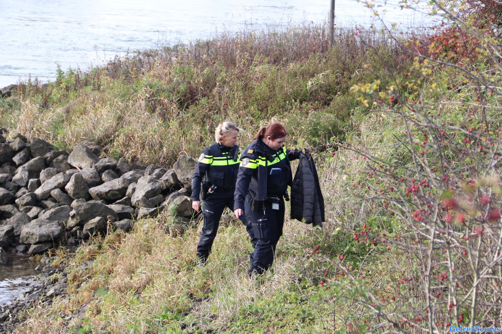 Zoektocht gaande in de IJssel naar vermiste man: jas op de oever gevonden