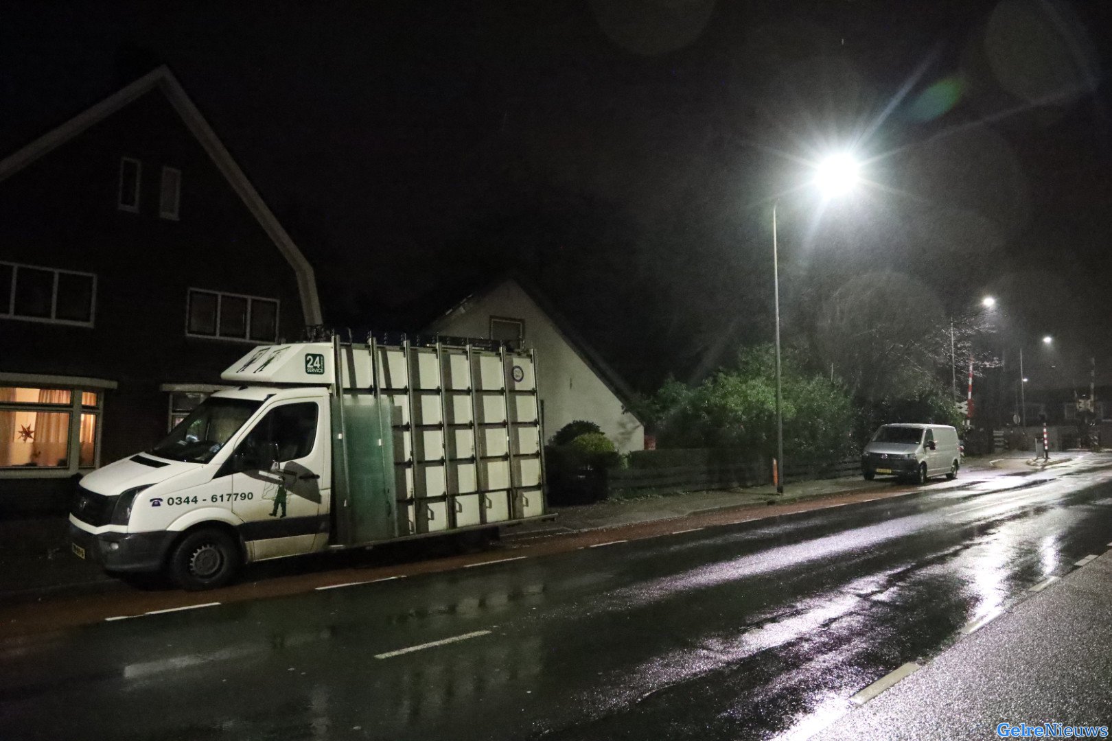 Bewoners ontdekken dronken inbreker slapend op de bank