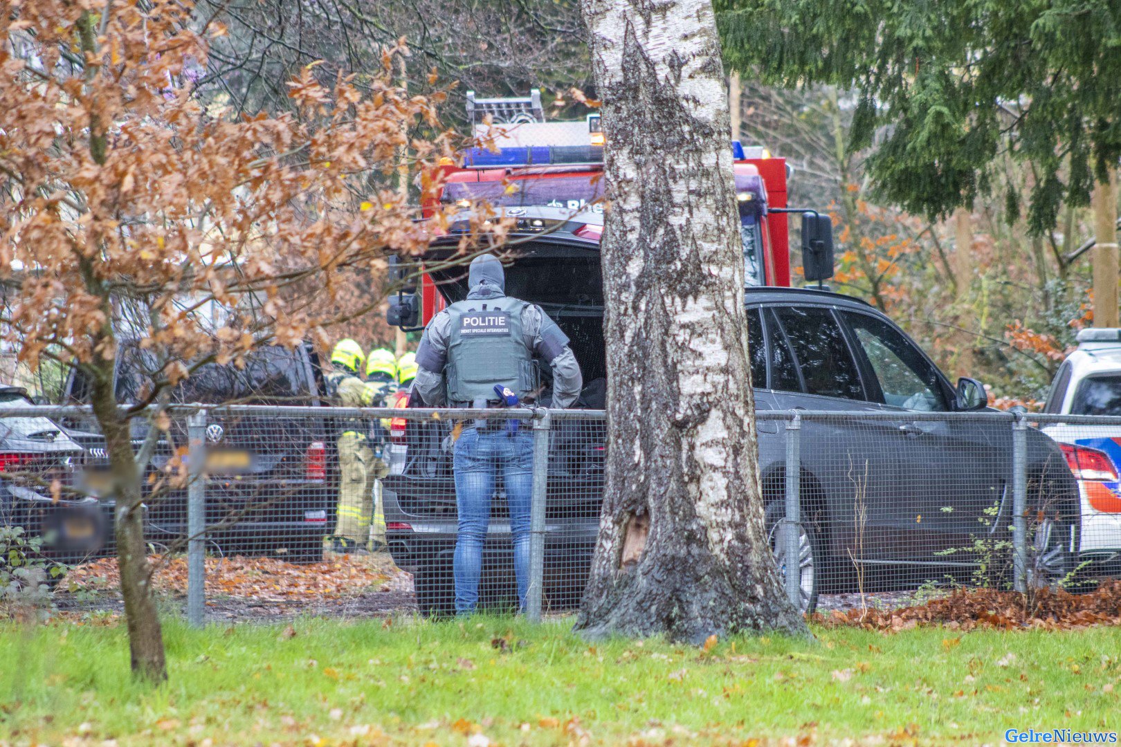 Man gooit brandbommen naar deurwaarder en raakt gewond na inzet arrestatieteam