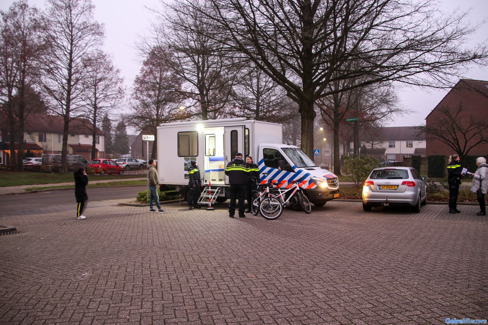 Politieactie tegen woninginbraken in Dieren
