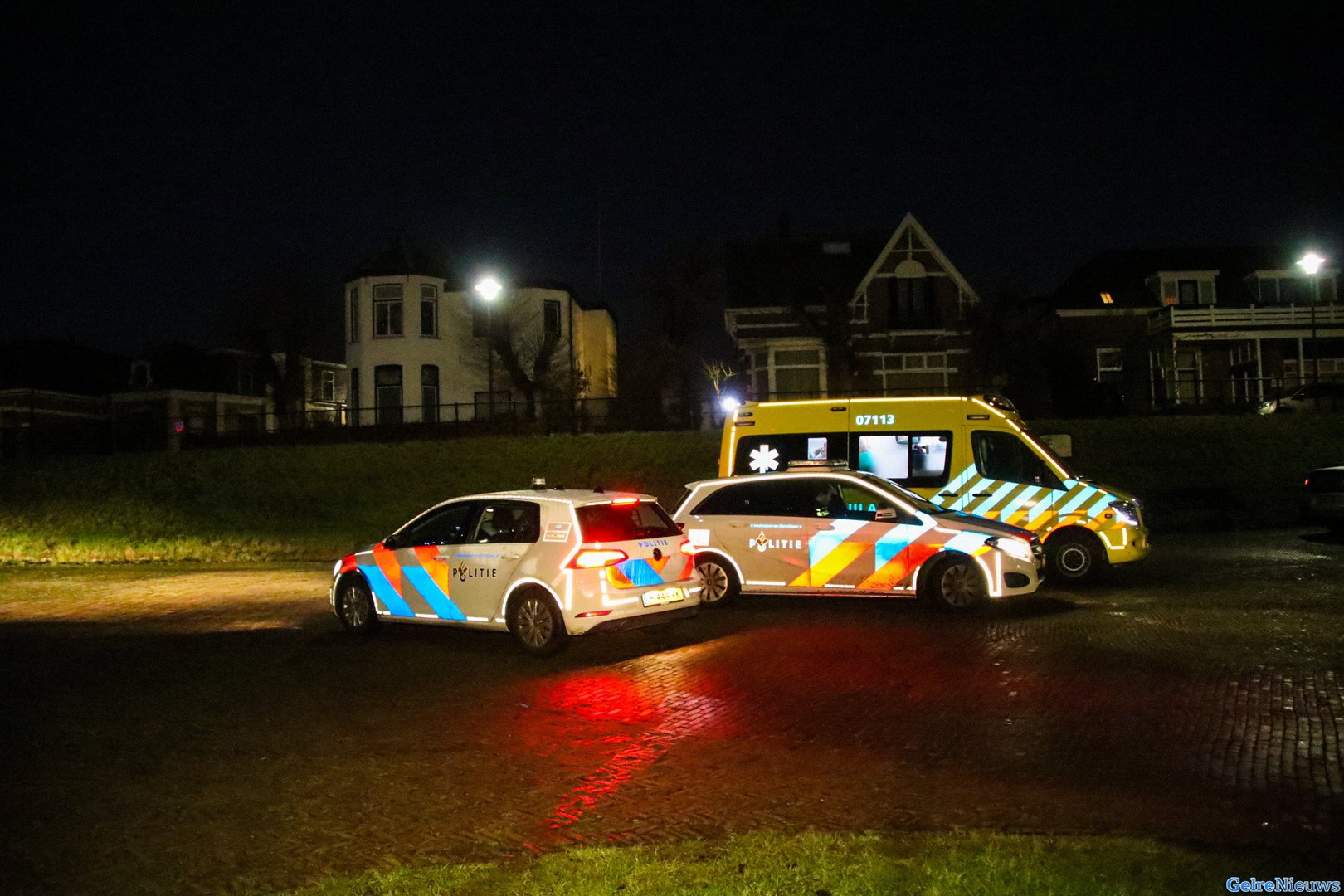 Vrouw uit de IJssel bij Dieren gehaald door politie