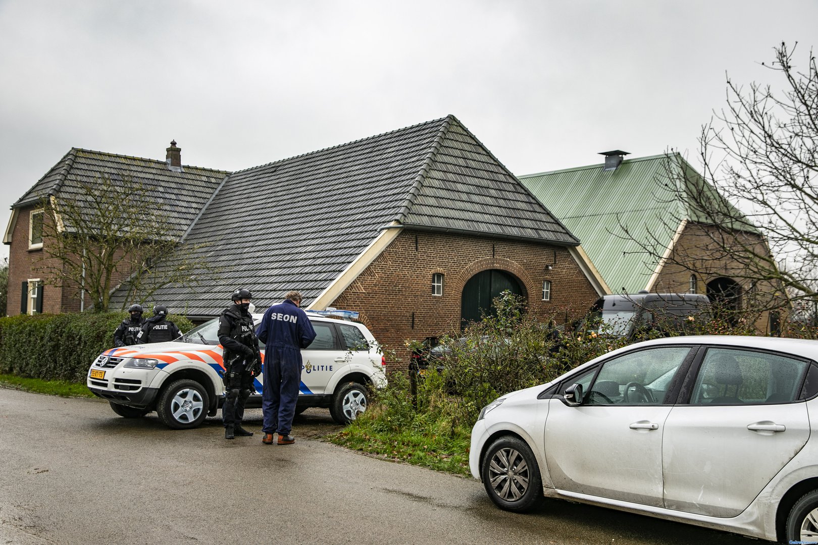 Twee mannen van 38 en 49 jaar oud aangehouden bij drugsboerderij