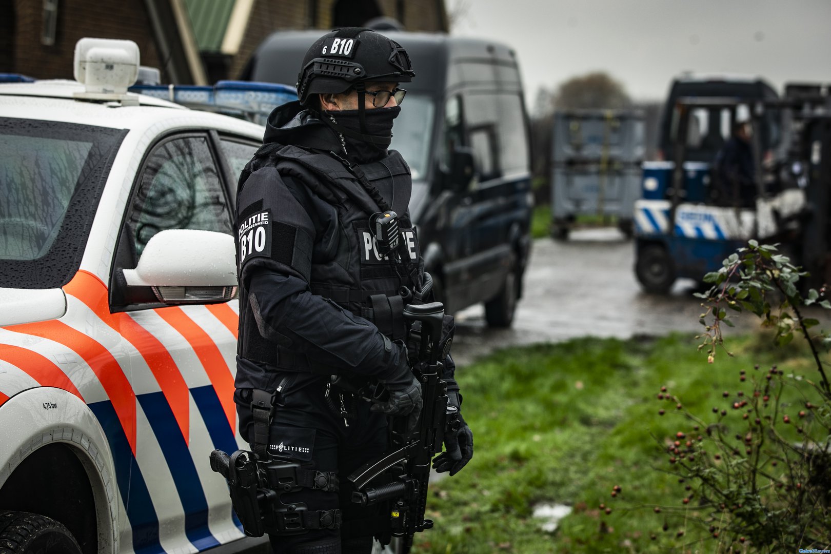 Speciale eenheid bewaakt drugsboerderij