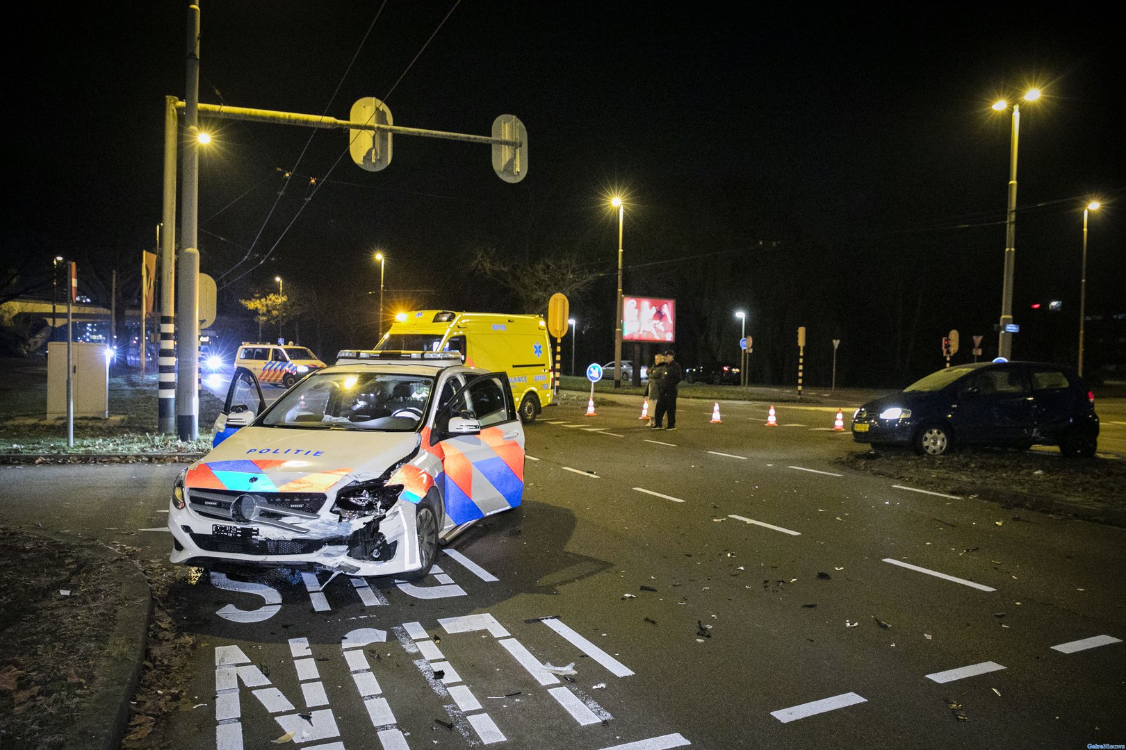 Politieauto op weg naar een melding krijgt ongeluk