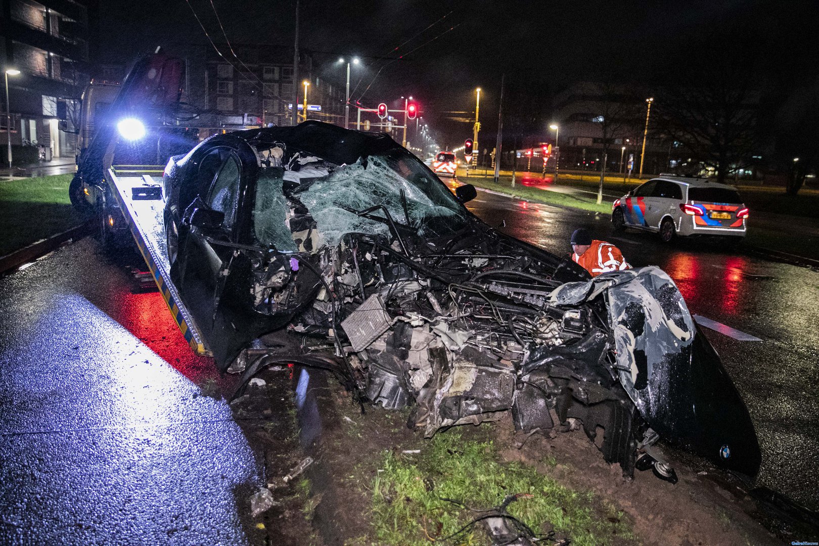 Zware crash tegen trolleymast in Arnhem: 15-jarige zwaargewond