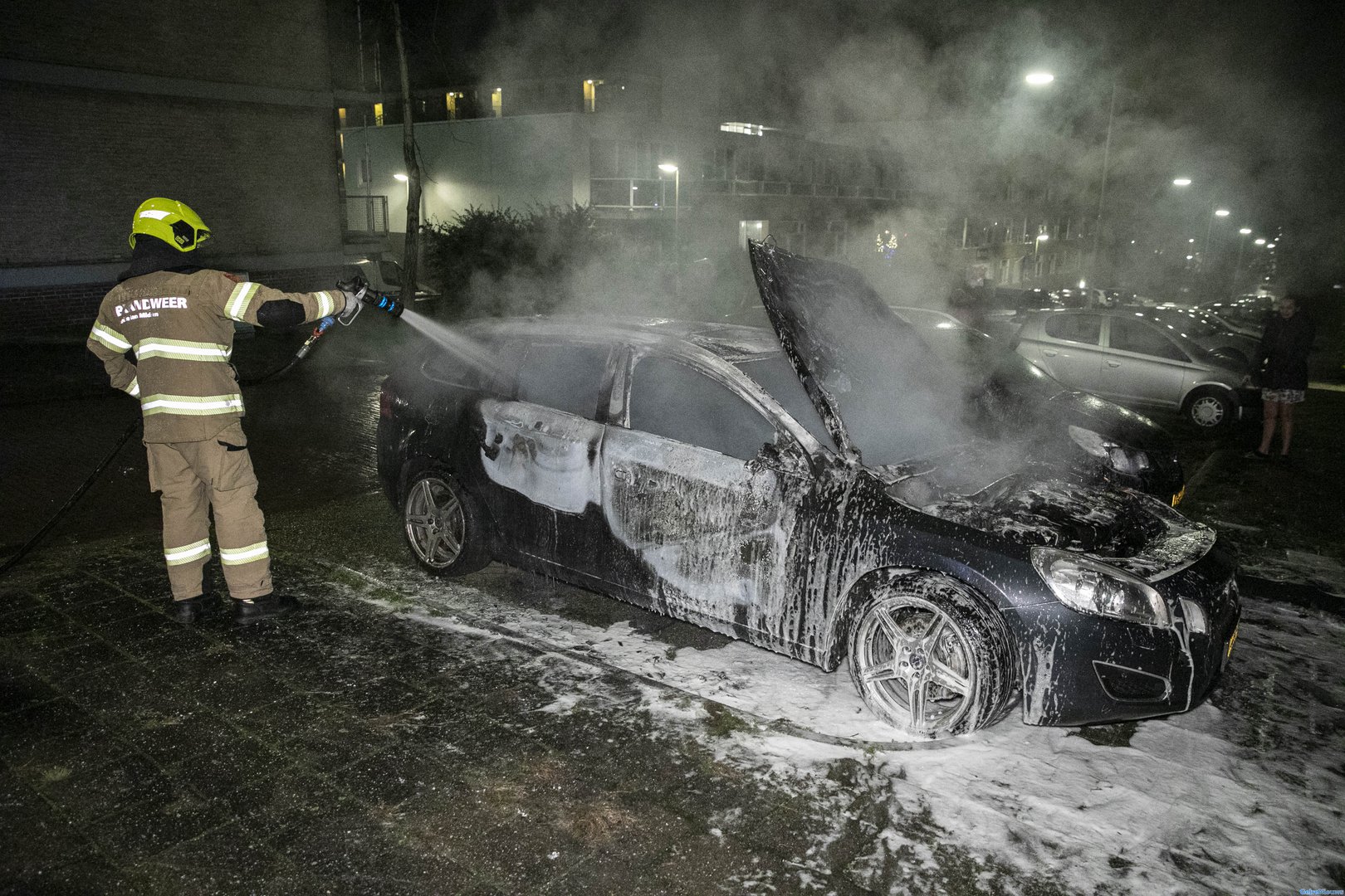 Auto’s in brand gestoken in Arnhem