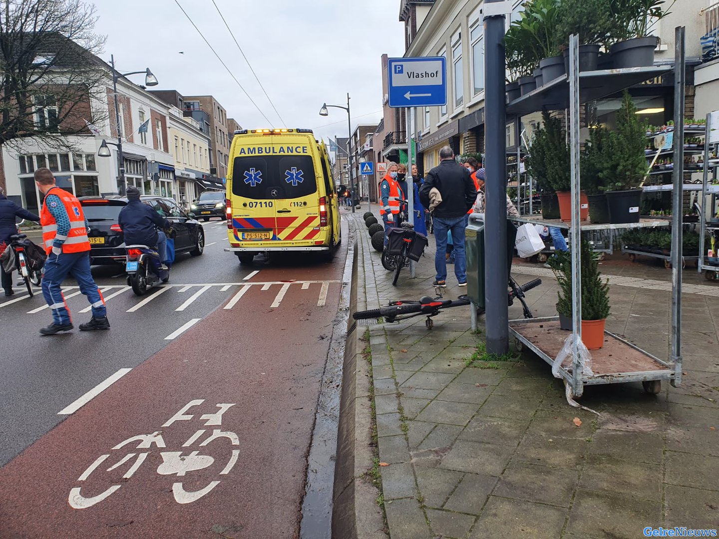 Vrouw op fiets geschept door auto in Velp