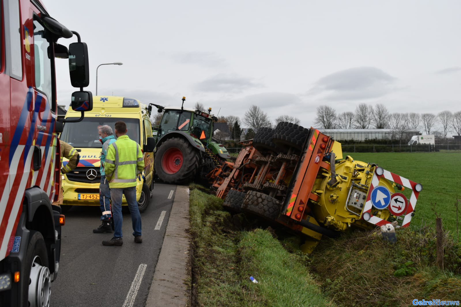 Waterwagen kantelt bij ongeluk in Gendt