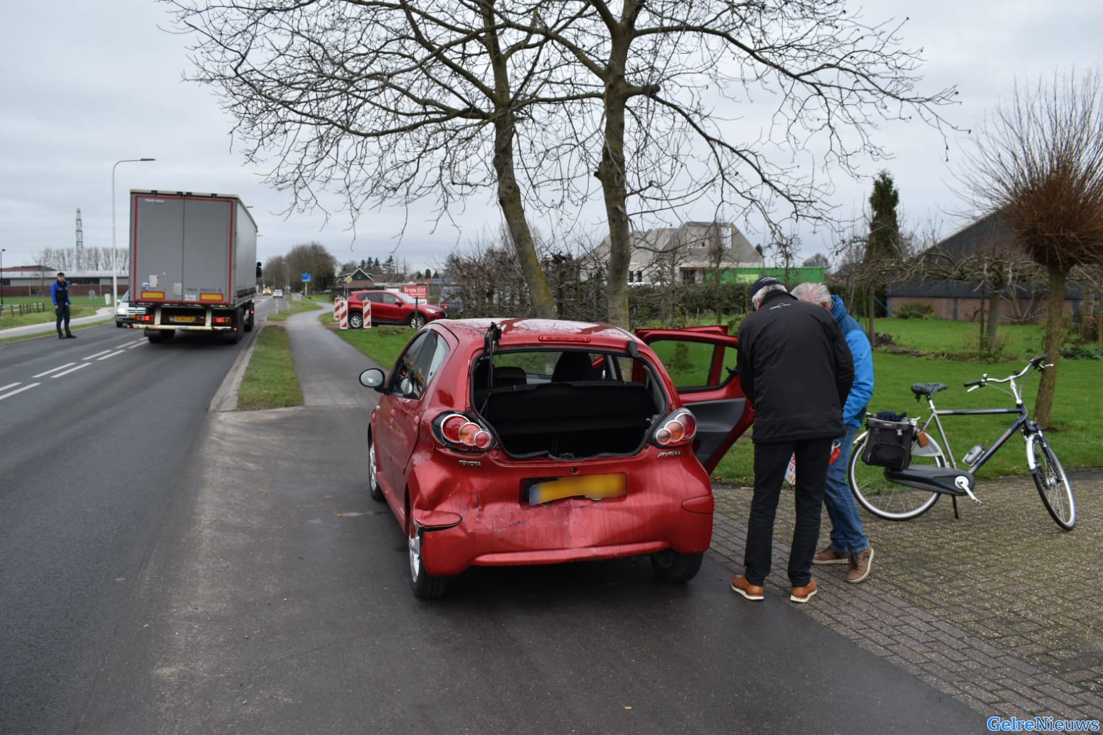 Veel schade na kop-staart botsing in Haalderen