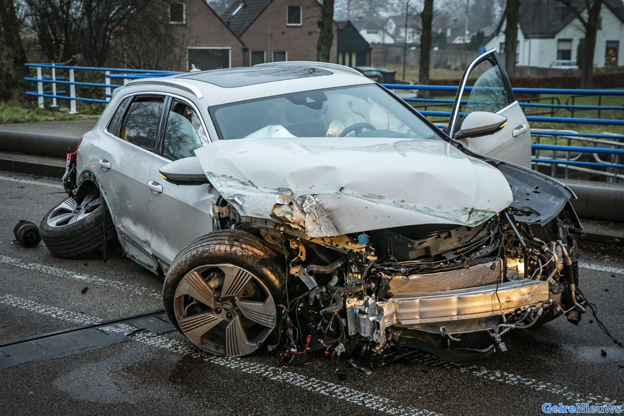 Dure Audi crasht bij Dierense Sluis: “Omwonenden maken zich zorgen”