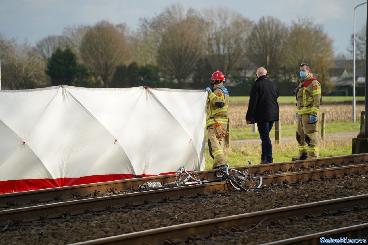 Fietser overleden na aanrijding met trein in Groessen