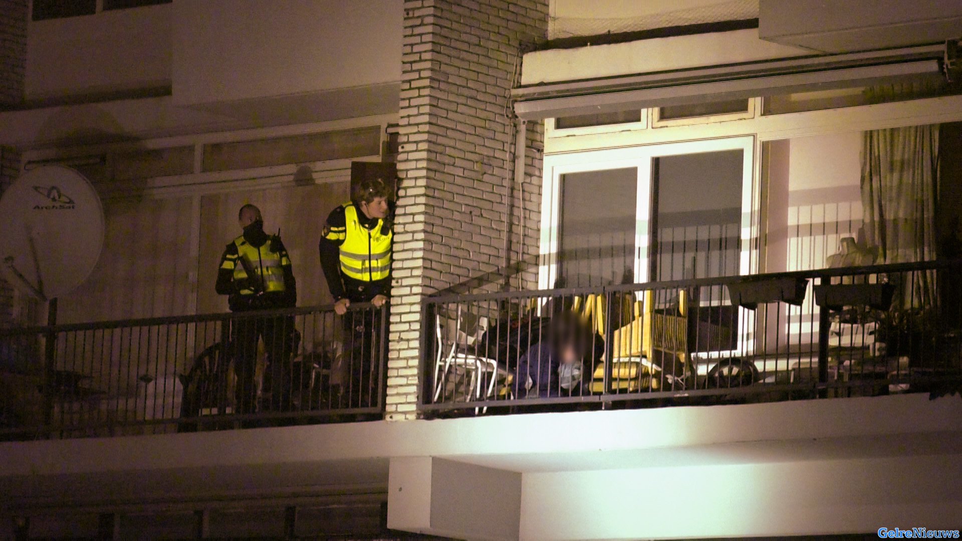 [VIDEO] Inbreker verstopt zich op balkon voor politie