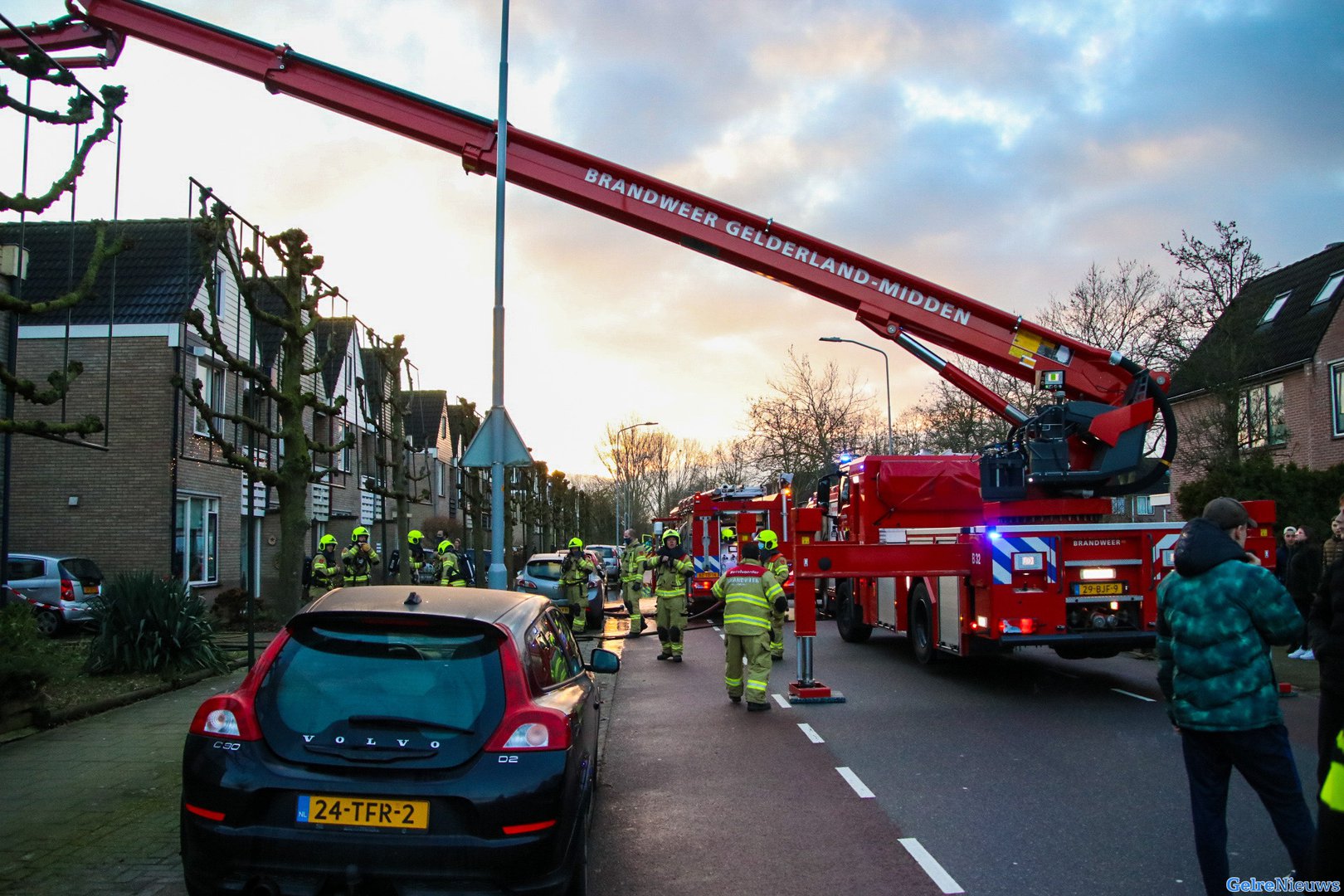 Woning onbewoonbaar na felle zolderbrand Doesburg