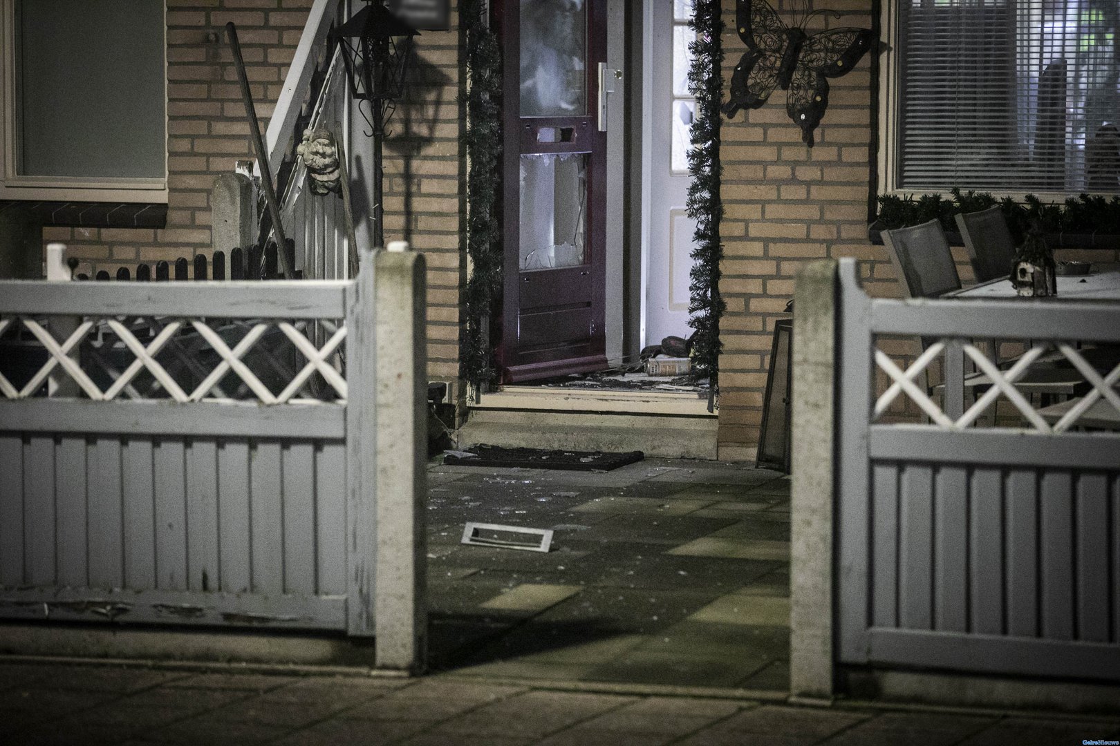 Vuurwerkbom in woning ontploft, schade is groot