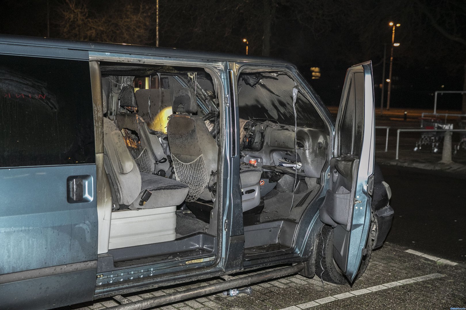 Autobrand bij Winkelcentrum Presikhaaf in Arnhem