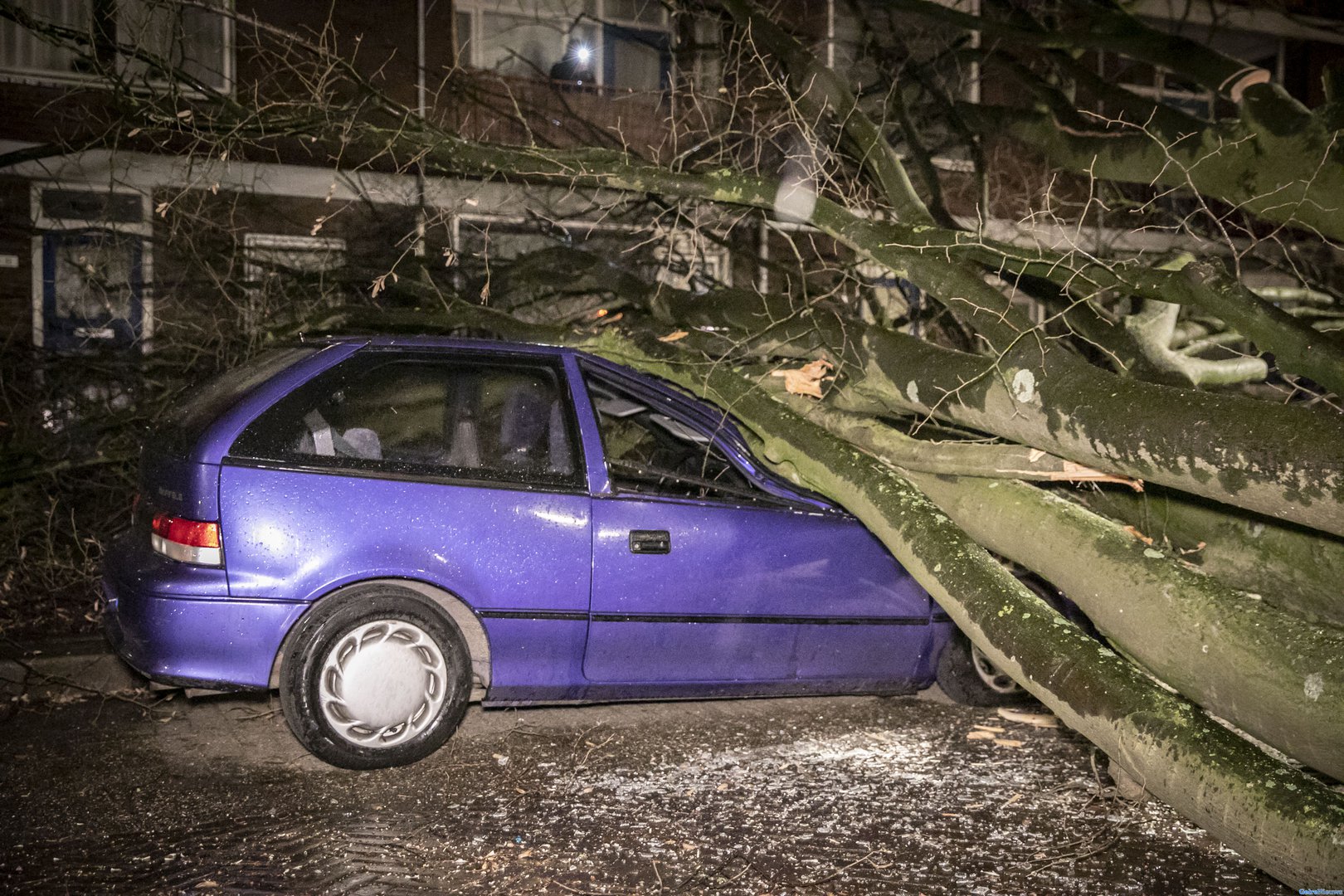 Storm Corrie trekt morgen over ons land: ‘het wordt heftig’
