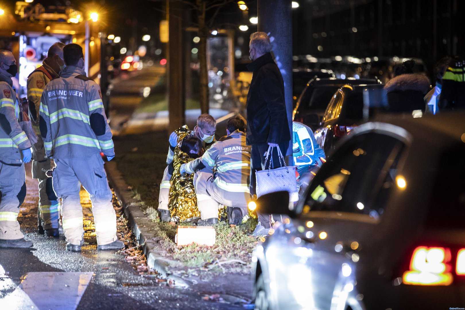 Vrouw geschept op zebrapad en raakt gewond
