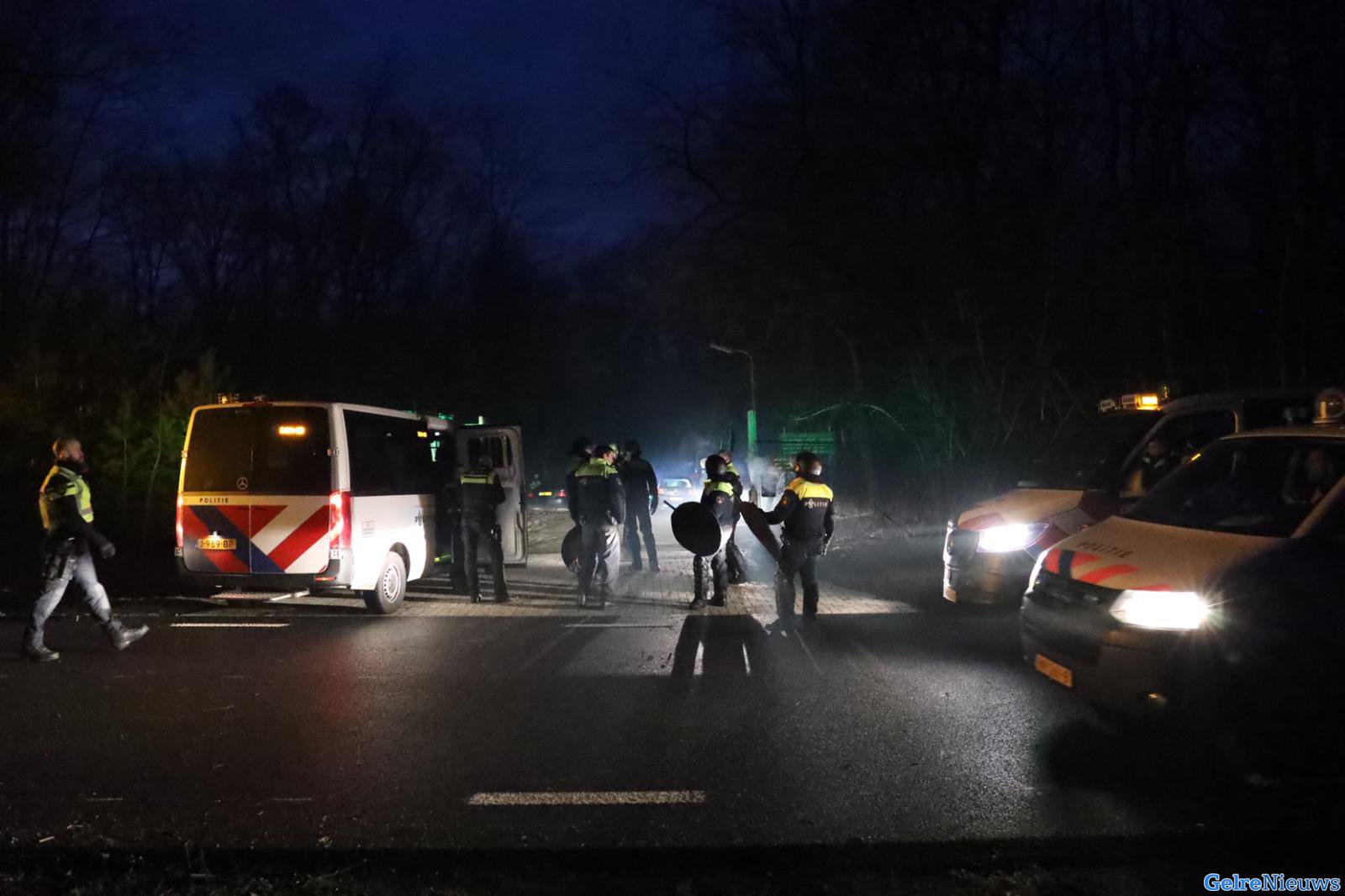 Drie agenten gewond bij ontruiming feest in Arnhem