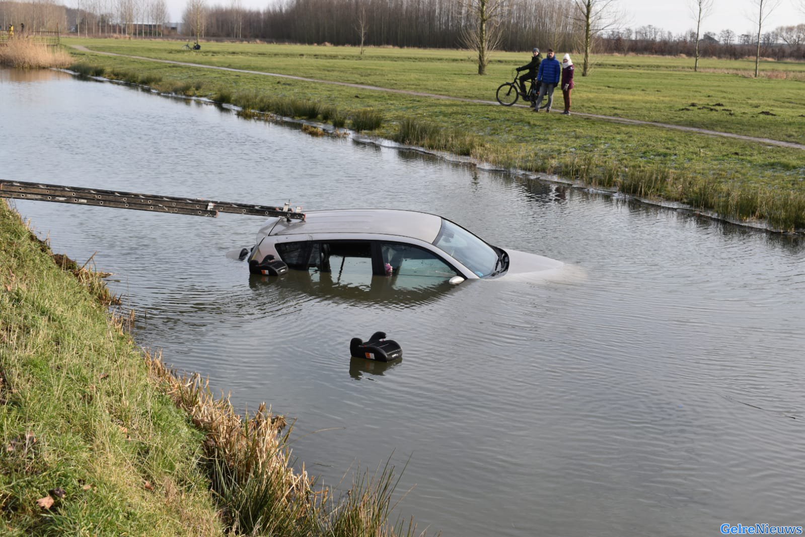 Auto te water Rijkerswoerdsestraat Arnhem