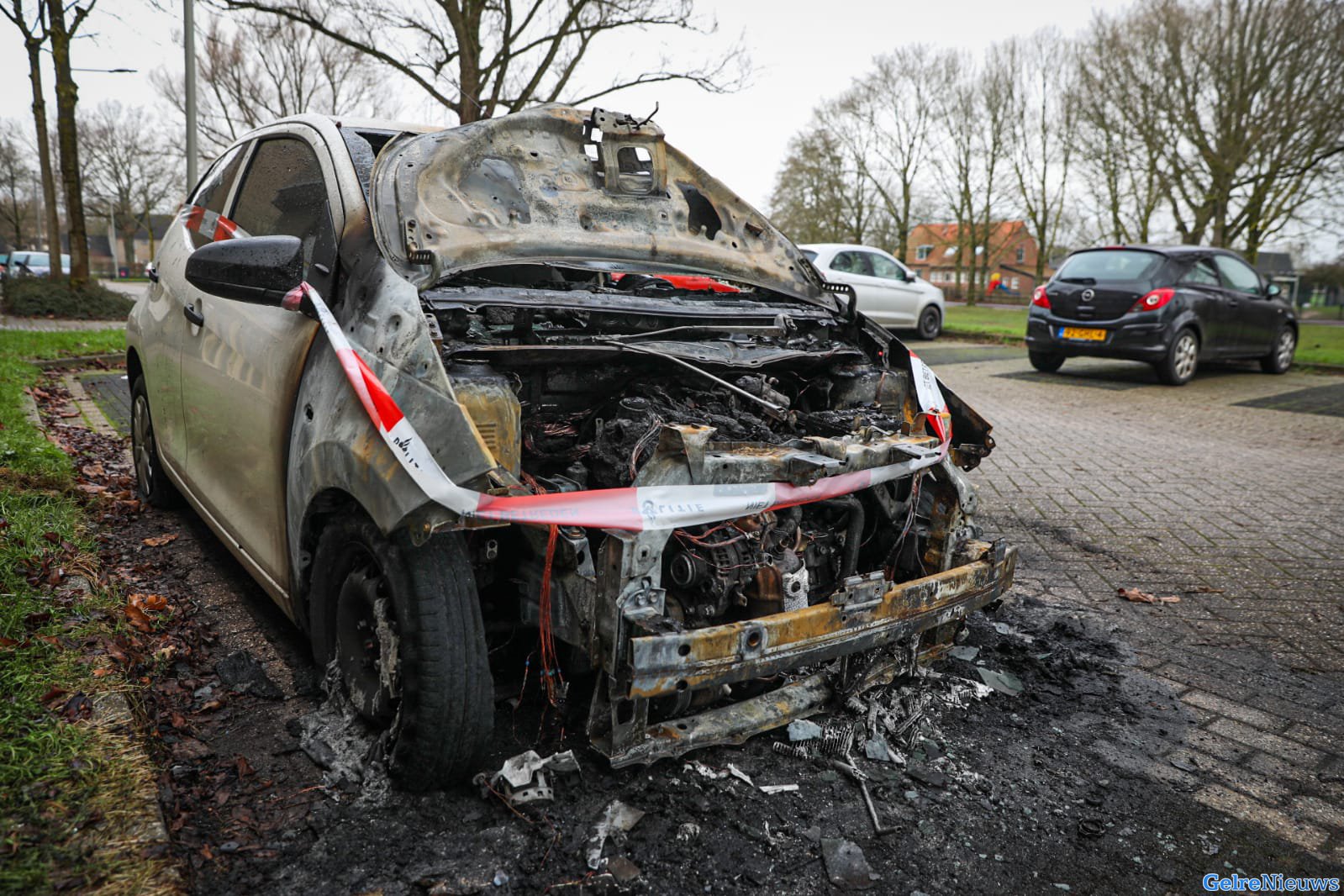 Buurt kwaad na autobrand: “Het is de laatste tijd erg vaak raak”