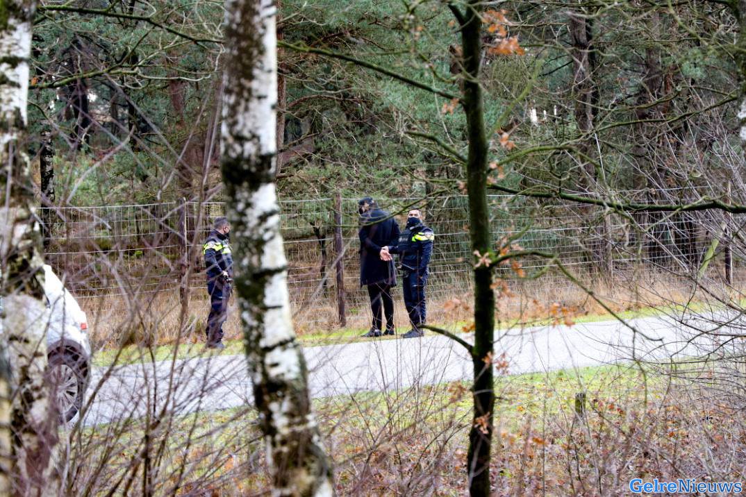 A50 bij Arnhem dicht om ruziënde mannen in auto