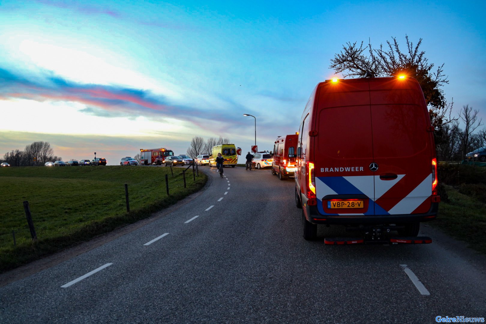 Hulpdiensten rukken groots uit voor persoon te water