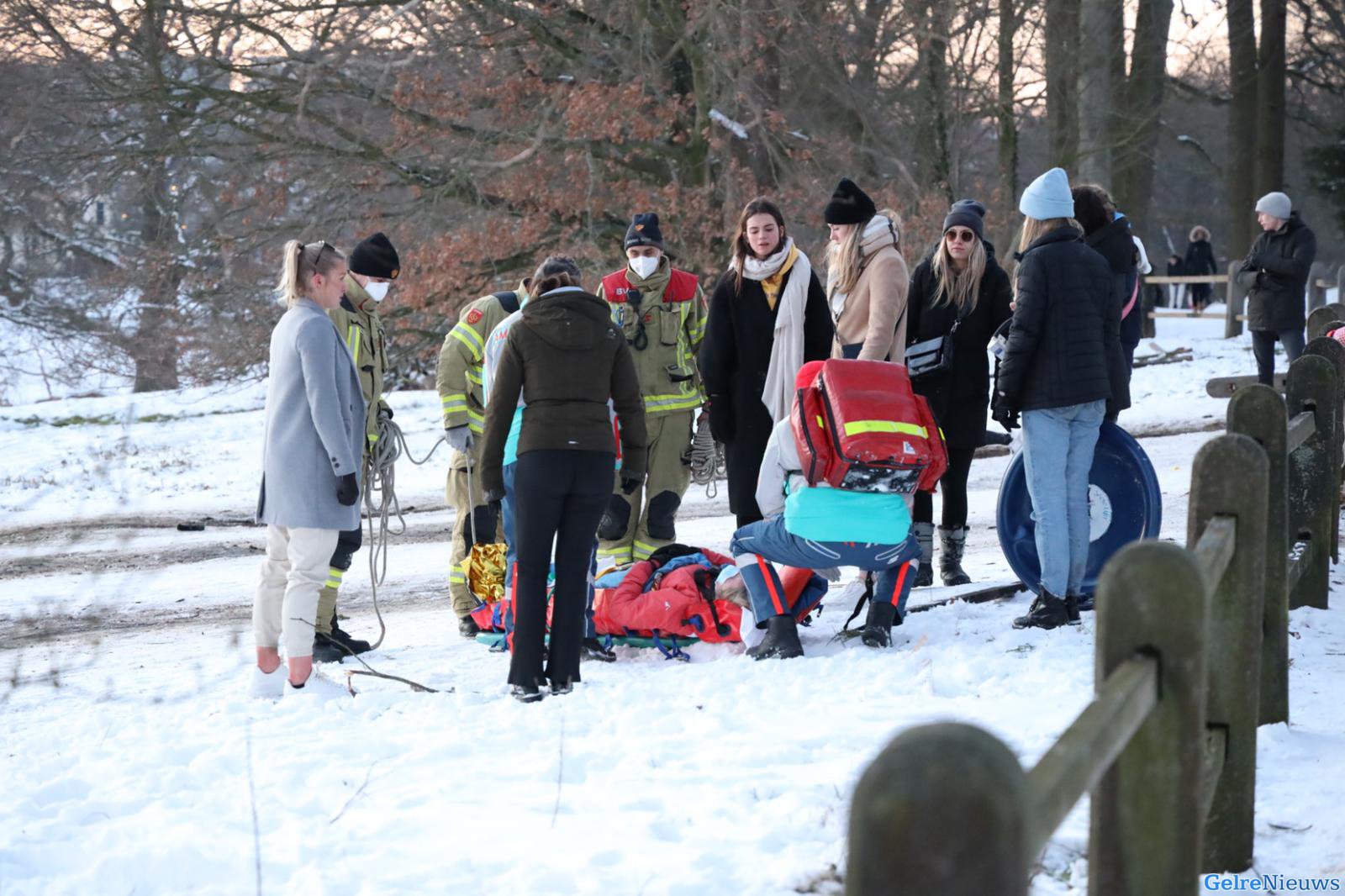 Jonge vrouw gewond uit Sonsbeekpark gehaald door brandweer