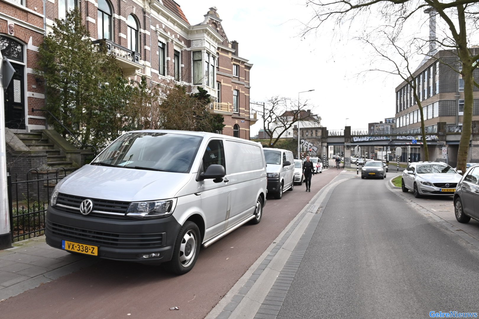 Politie doet onderzoek na aantreffen dode in woning