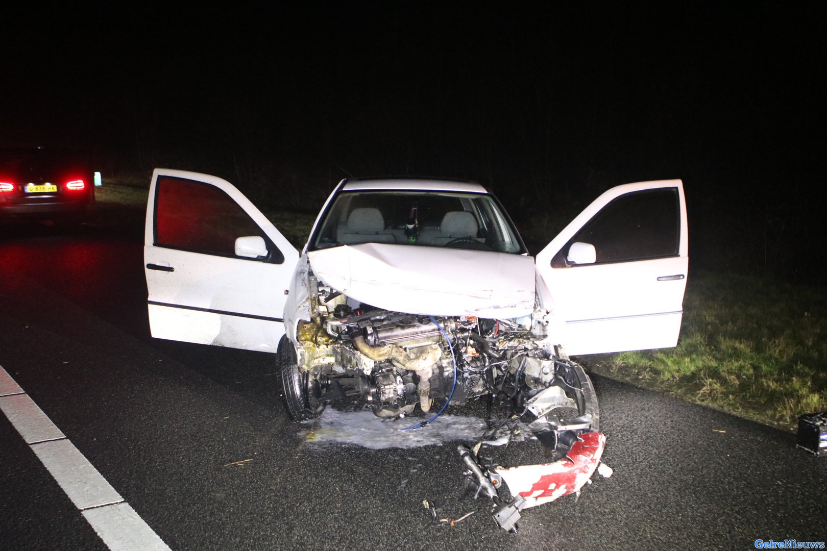 Wilde achtervolging door meerdere provincies eindigt in forse crash