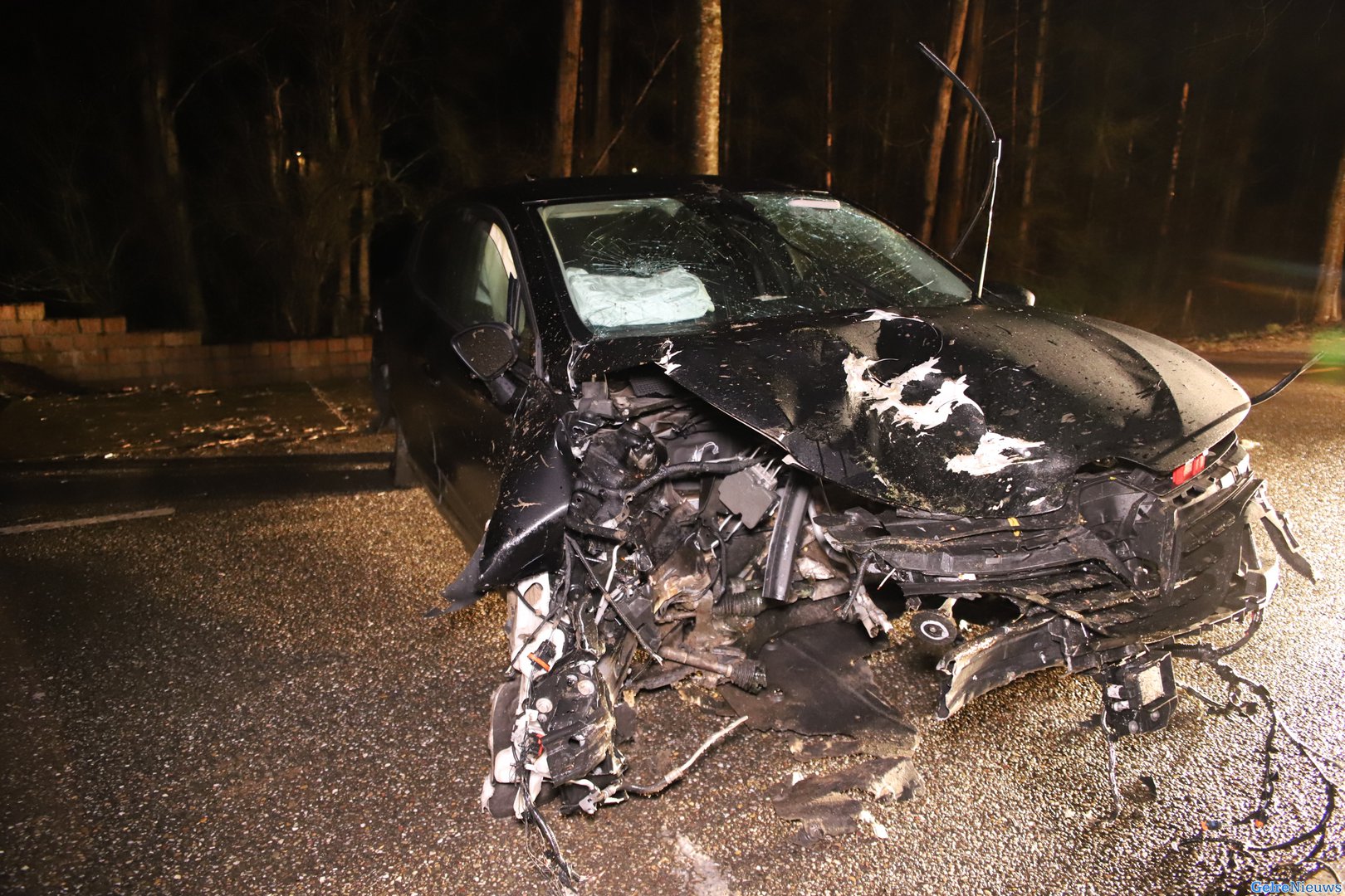 Motorblok wordt uit auto gelanceerd bij ongeval