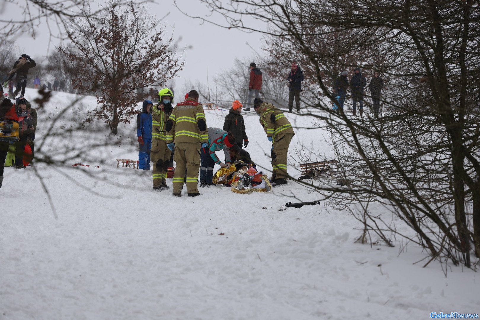 Man met spoed naar het ziekenhuis na slee-ongeluk in Arnhem
