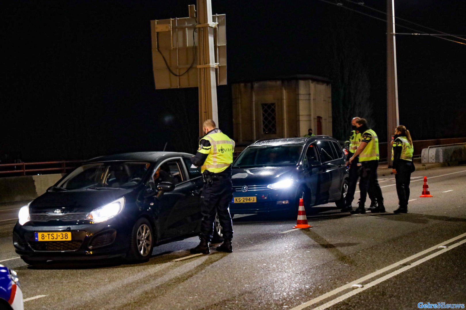 Controles vanwege avondklok in Arnhem