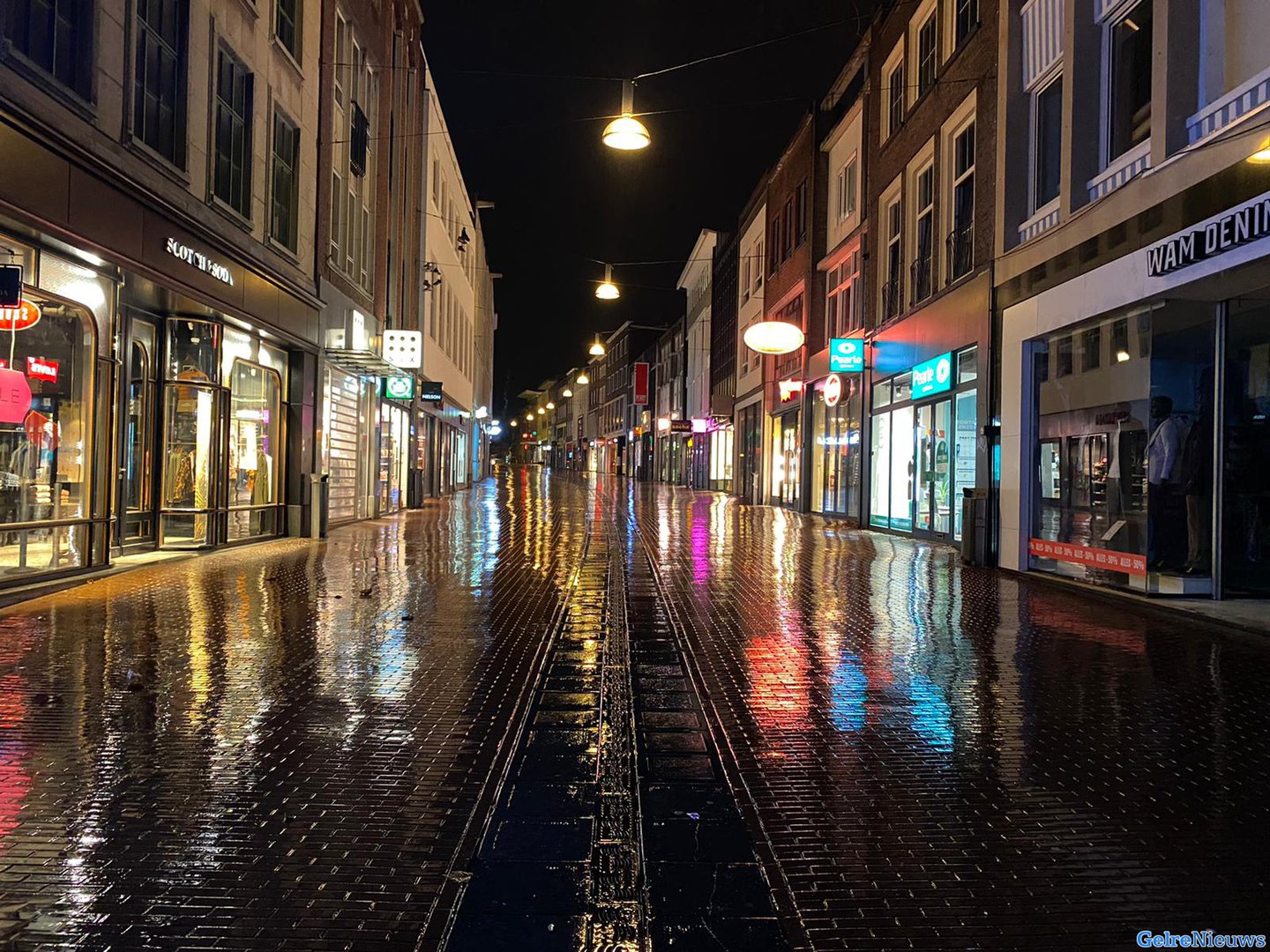 Rechtbank Den Haag: avondklok moet per direct worden opgeheven