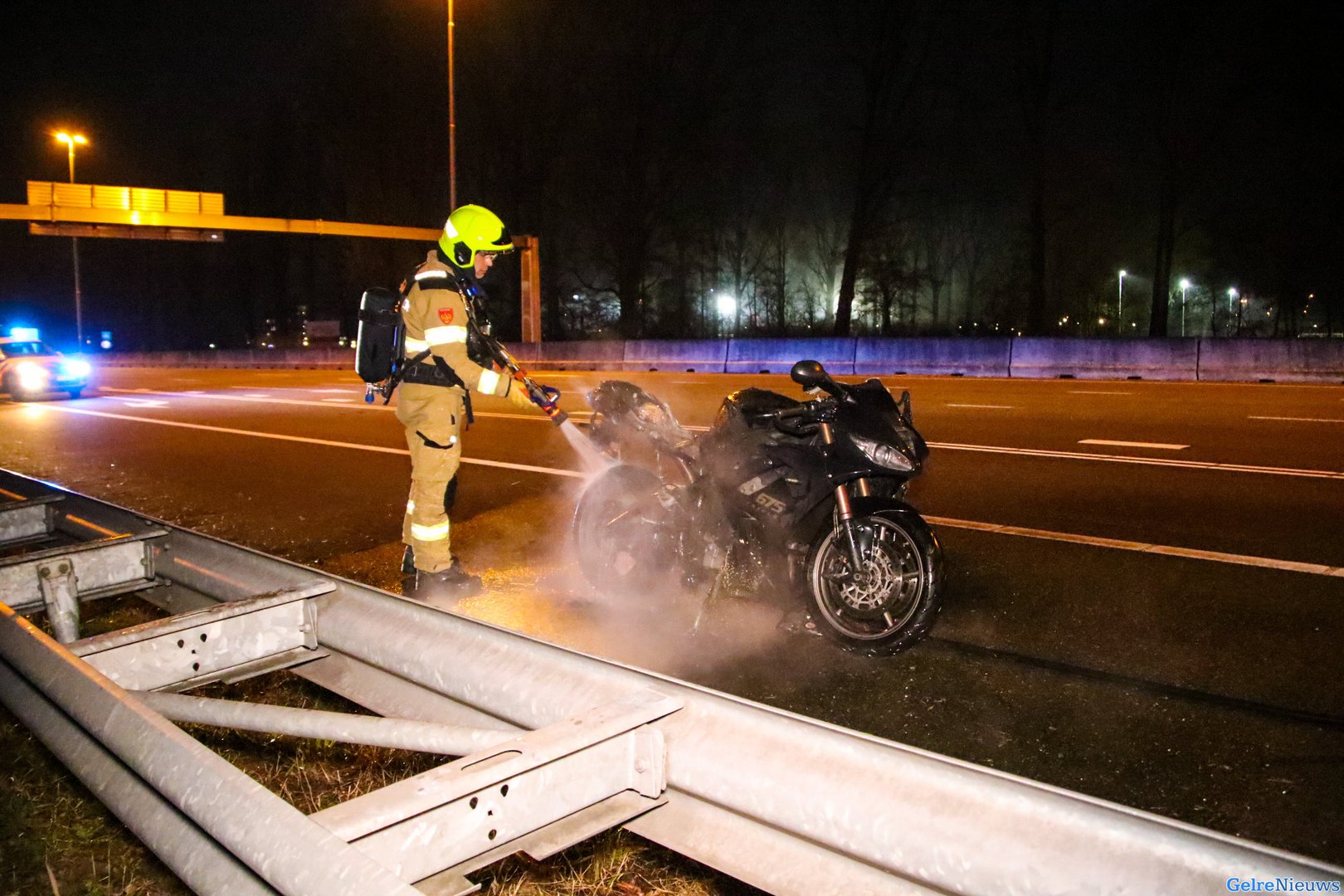 Motor verwoest door brand bij knooppunt Velperbroek