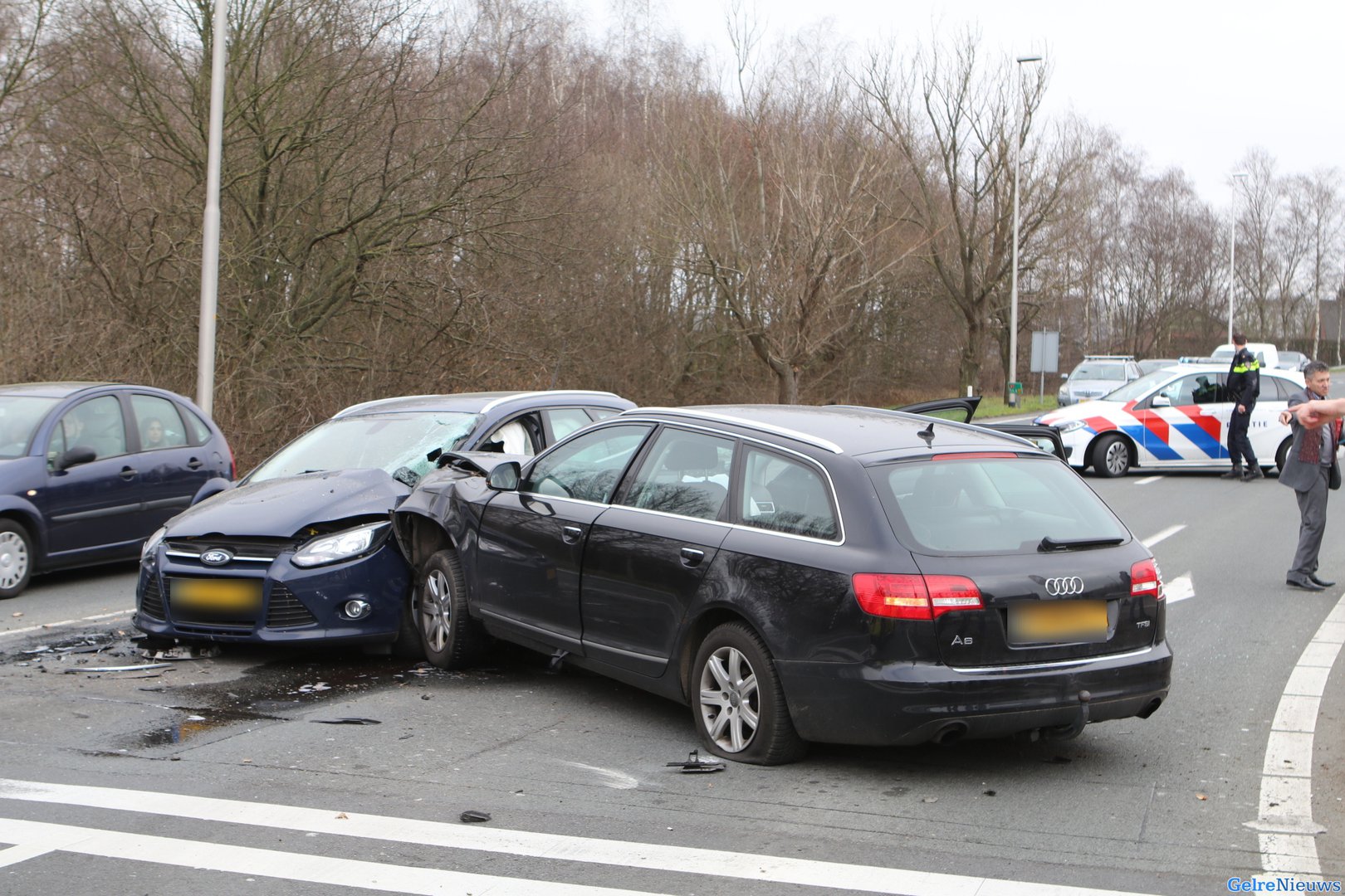 Forse aanrijding op afrit van A1 naar de A30