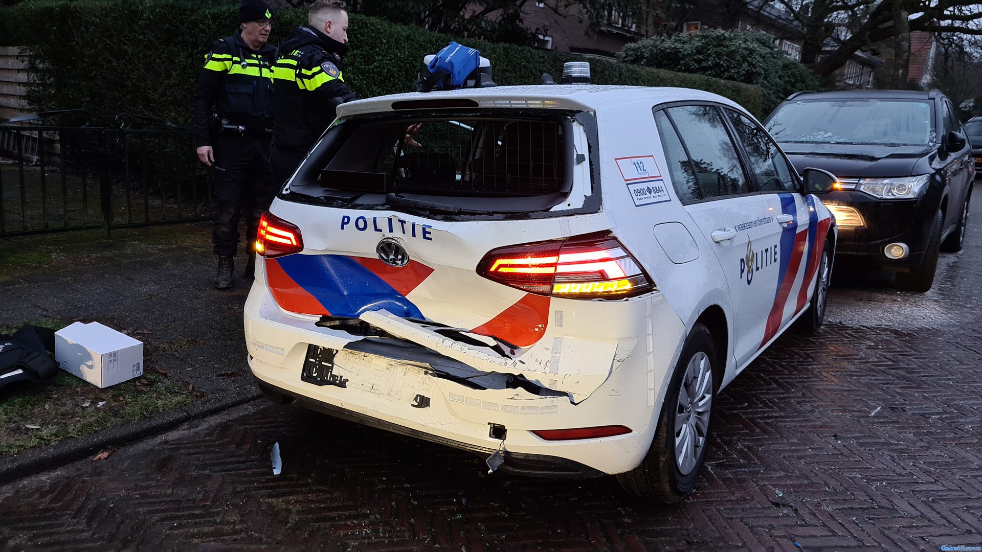 Automobilist botst achterop politiewagen in Velp