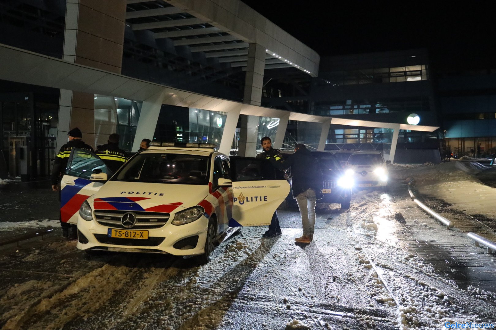 Man aangehouden na bedreiging met mes en nijptang op Arnhem CS