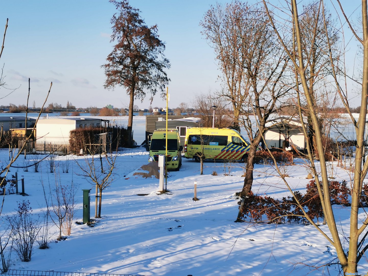 Meerdere personen zakken door het ijs na valpartij