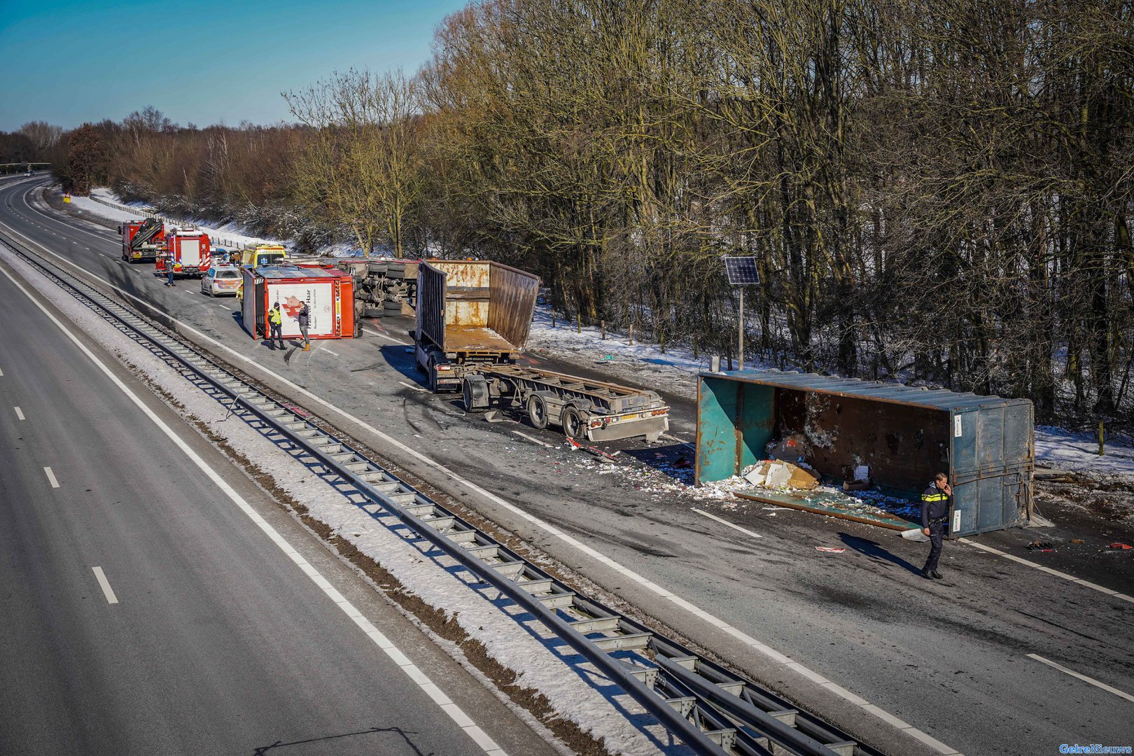 Chaos op A50 door ongeval met twee vrachtwagens