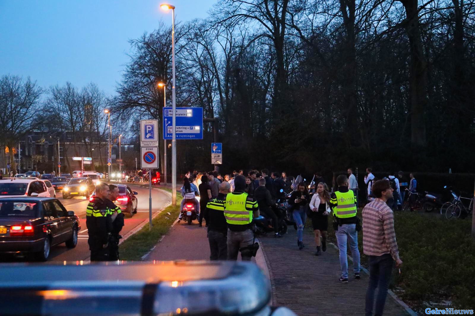 Sonsbeekpark in Arnhem ontruimd door de politie: “Het was er veel te druk”