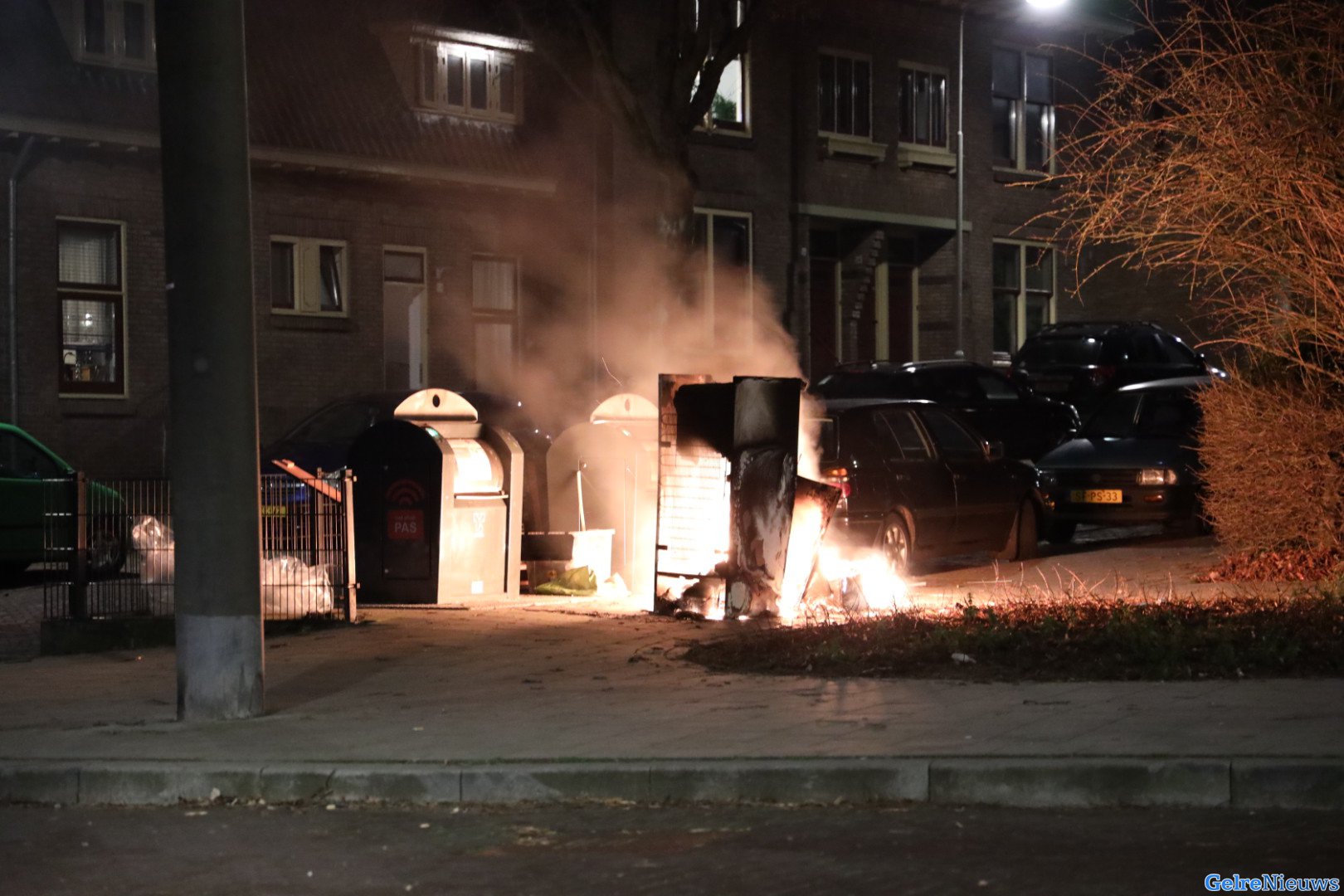 Koelkast in brand gestoken in Arnhem