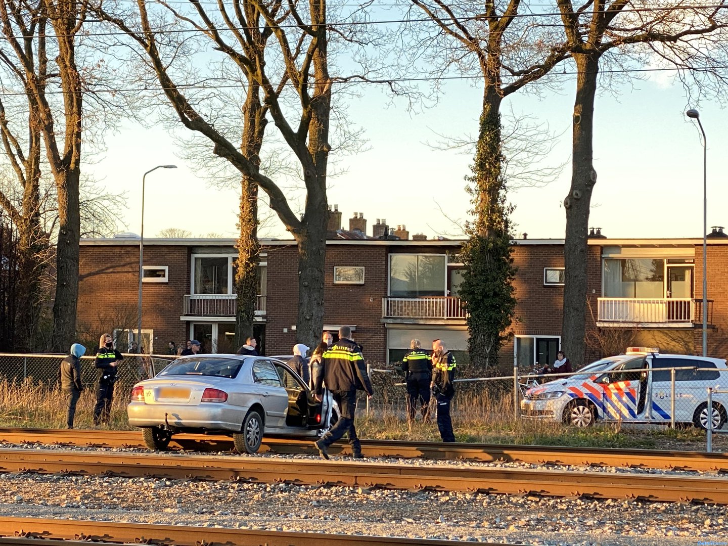 Auto belandt op het spoor bij Zevenaar