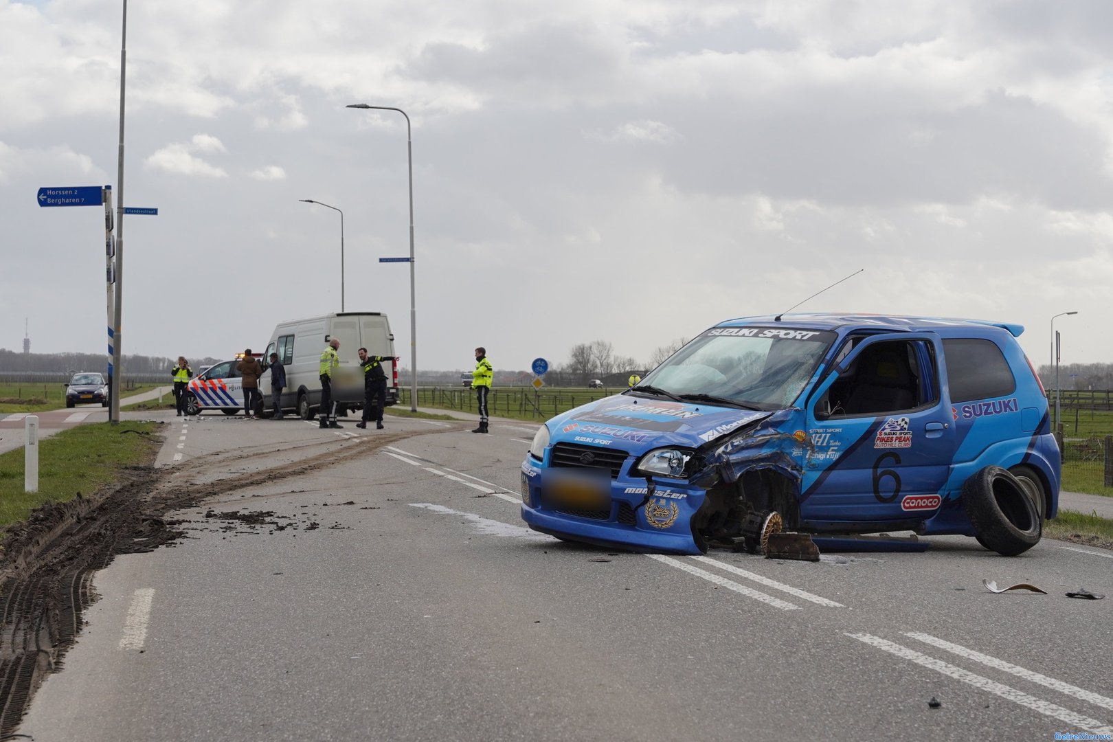 Twee voertuigen raken zwaar beschadigd bij ongeval
