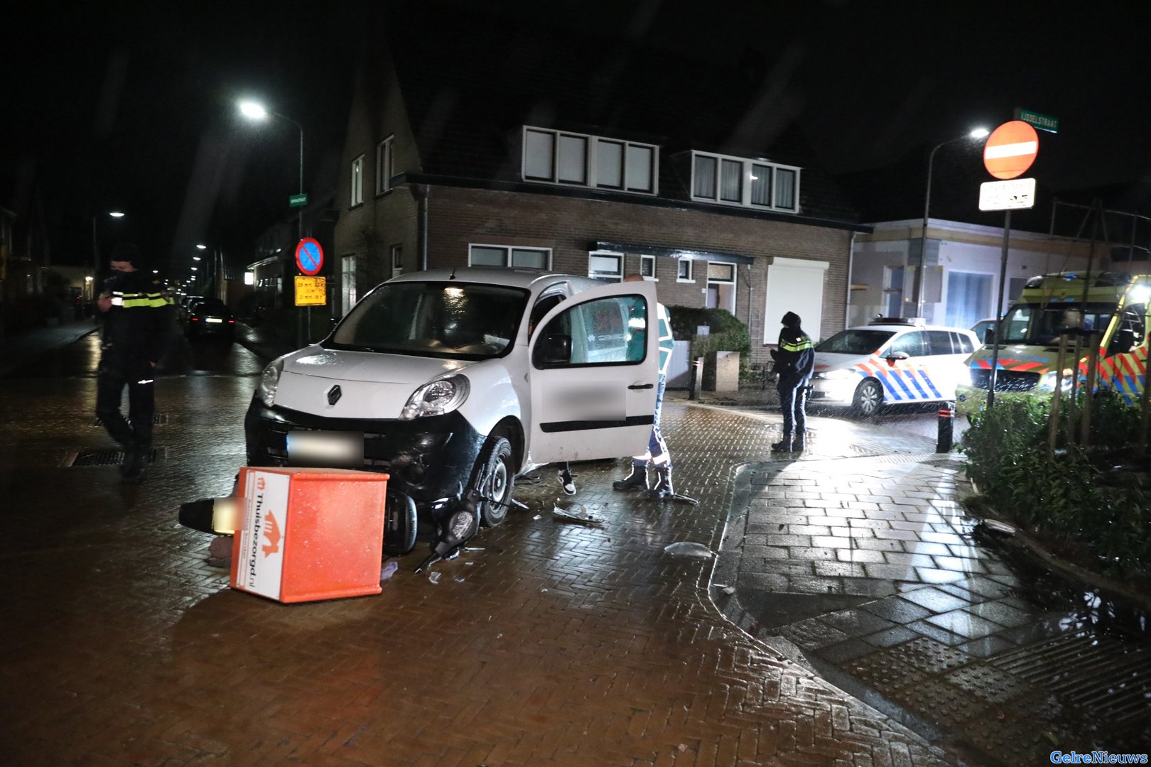 Maaltijdbezorgers botsen op kruising in Velp