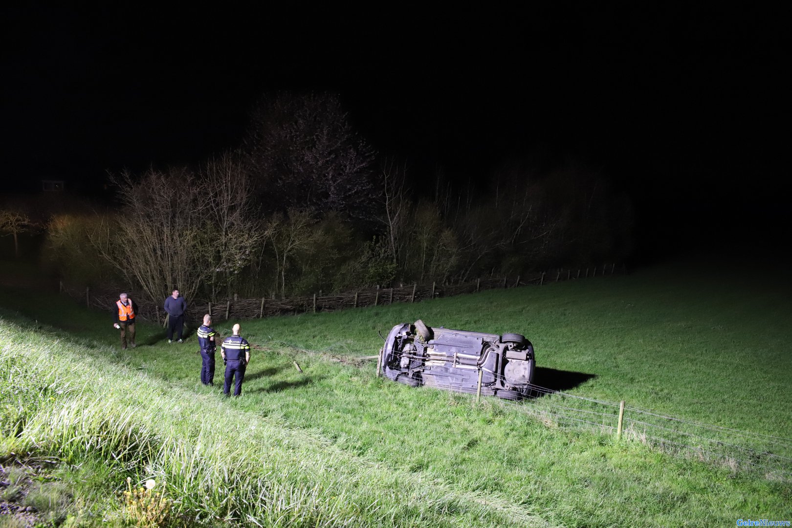 Bestuurder vlucht na ongeval in Lienden