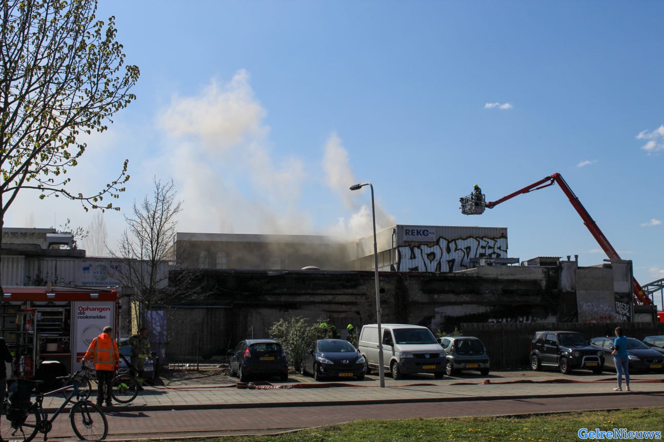 Grote brand in Arnhem: “Na verkenning niemand aangetroffen”