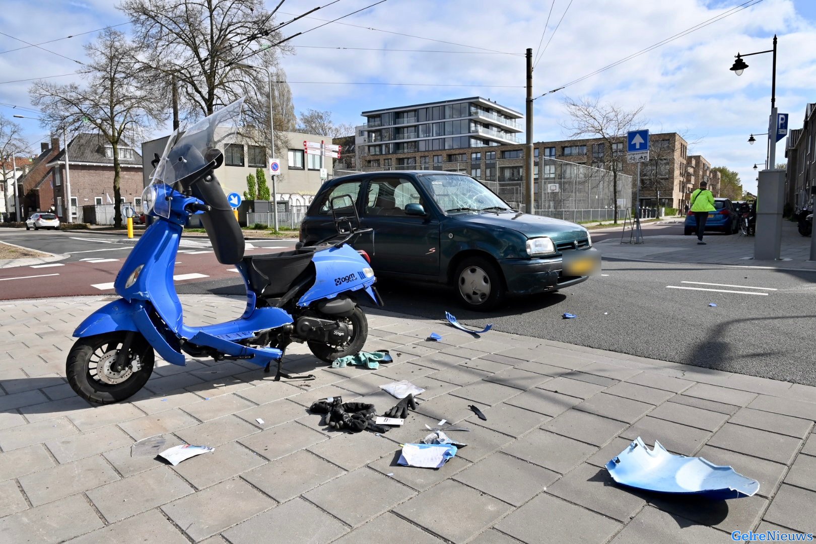 Snorscooterrijder raakt gewond bij aanrijding in Arnhem