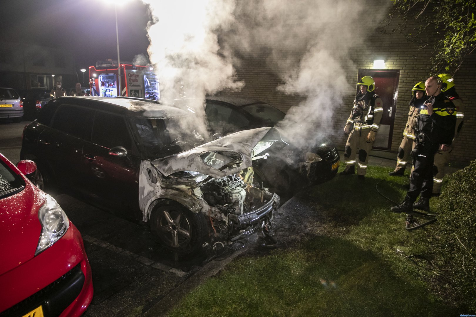 Auto in brand gestoken in Arnhem