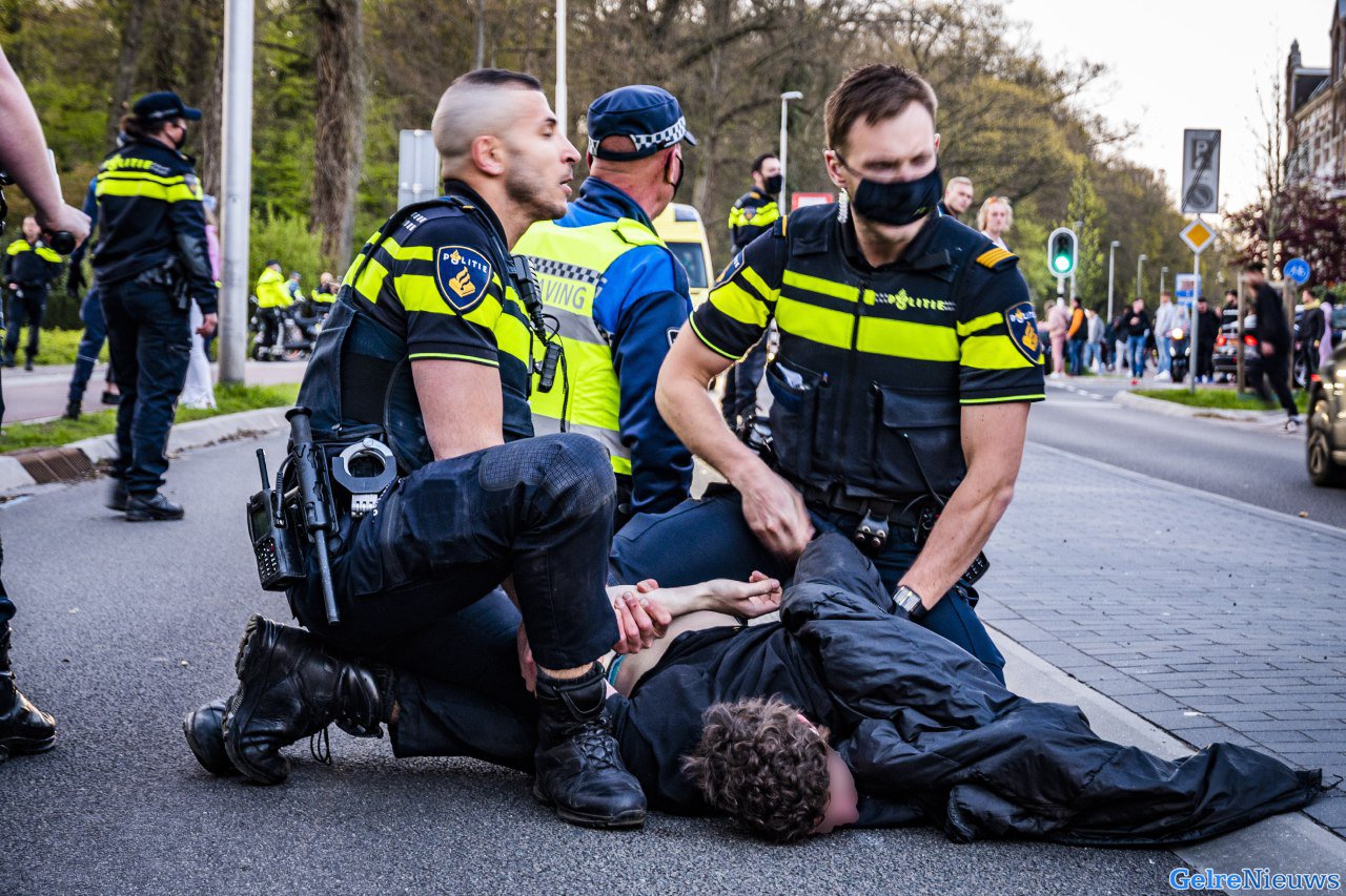 Feest in Park Sonsbeek in Arnhem gestopt door politie